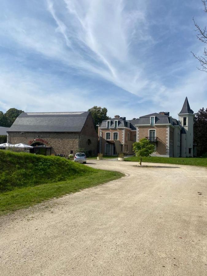 La Chambre Et Le Studio Du Chateau Du Golf De Bernalmont Liegi Esterno foto